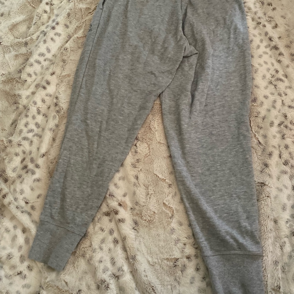Grey Reebok sweatpants - Picture 3 of 4